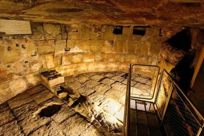 Mamertine+Prison+ancient+cell+of+Paul’s+imprisonment